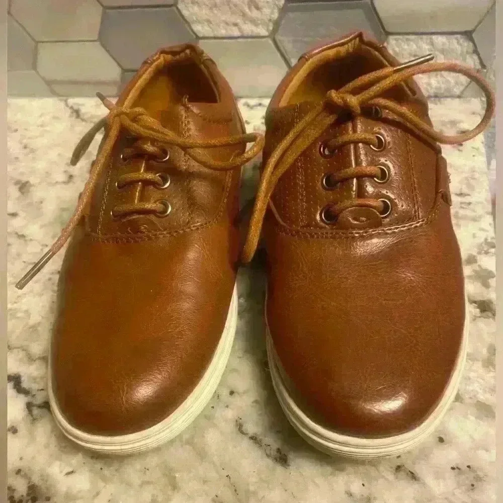 Boys brown casual shoes size 2M